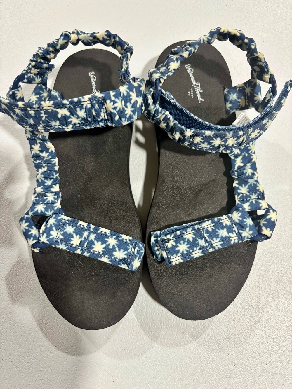 Universal Thread Navy Blue Floral Strap Sandals size 7